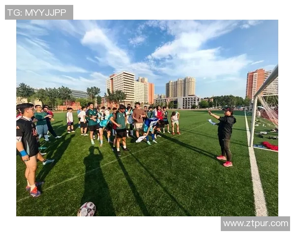 足球星女孩闪耀绿茵逐梦青春点燃赛场激情魅力绽放