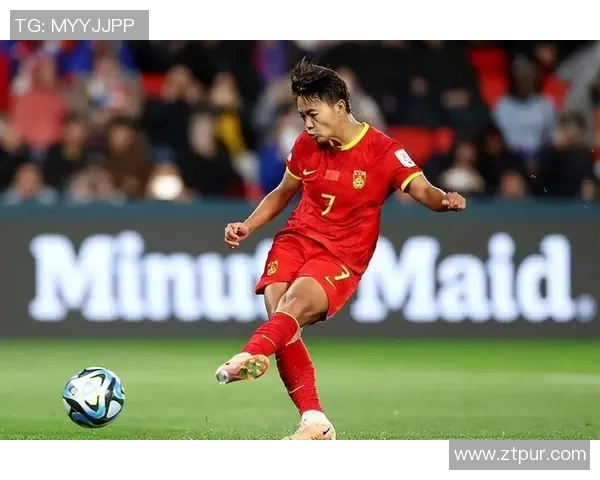 体型偏瘦却实力非凡的女足球星如何在竞技场上突破自我实现辉煌 体型偏瘦却实力非凡的女足球星如何在竞技场上突破自我实现辉煌