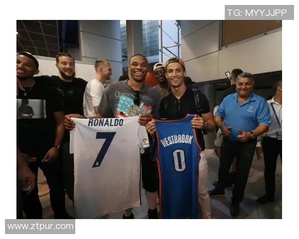 明星与足球巨星亲密互动背后的故事与独家瞬间揭秘 明星与足球巨星亲密互动背后的故事与独家瞬间揭秘